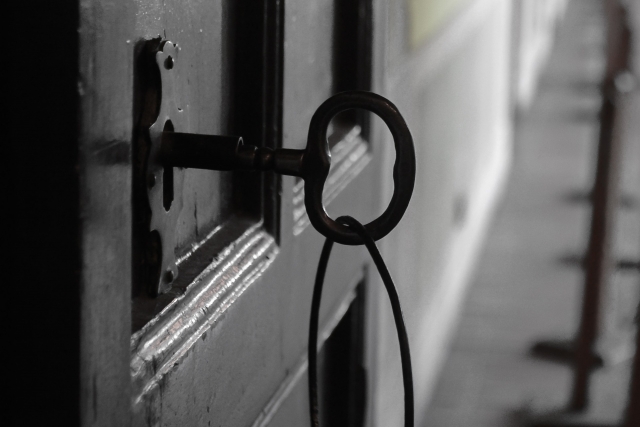 Llave en la puerta escape en Donosti