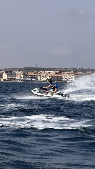 res_o-67095-motos-de-agua_de_carme-vidal-ferre_17828302839164.jpeg