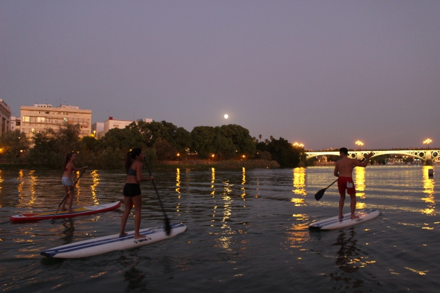 SUP nocturno en Sevilla