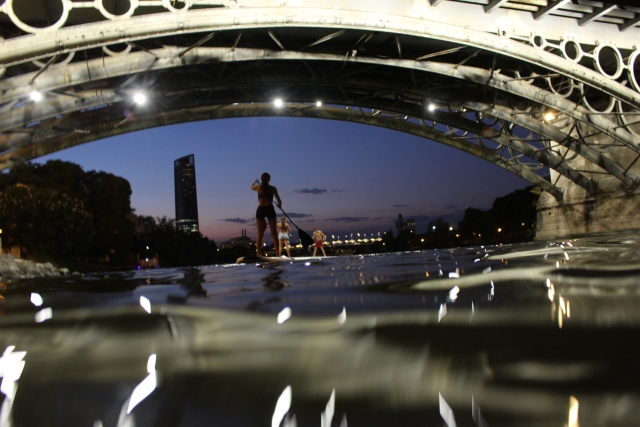 TravesÍa paddle surf de noche en el Guadalquivir