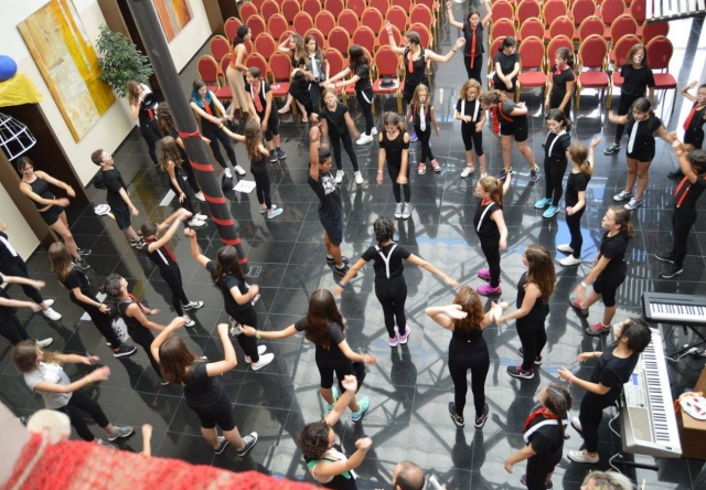 Ensayos danza campamento Salamanca