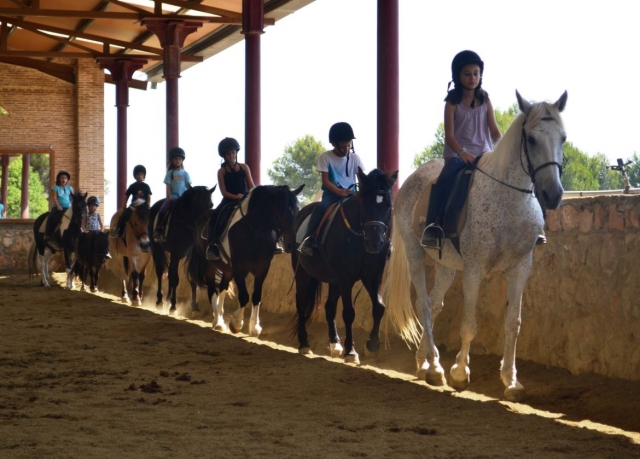  Cours d'équitation au campus d'El Catllar 