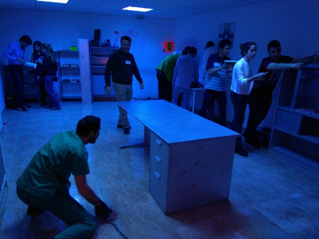  Zombie hidden behind the table