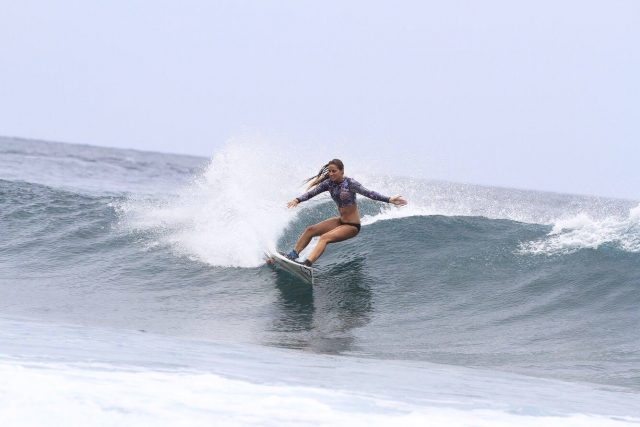 Surfeando en las playas de Cadiz