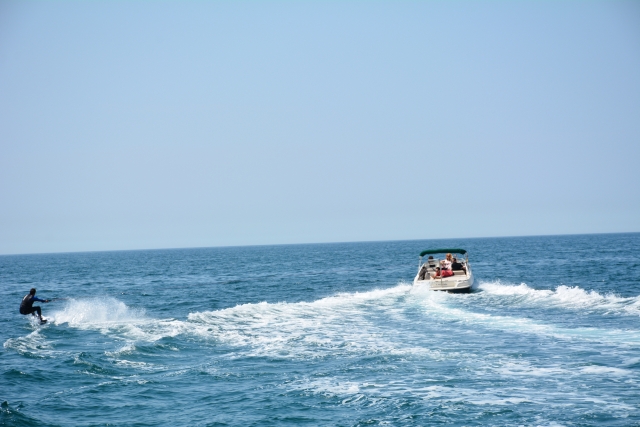 Sesion de wakeboard en la costa de Barcelona