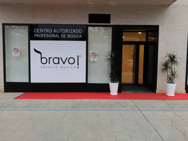 Fachada centro Bravo 