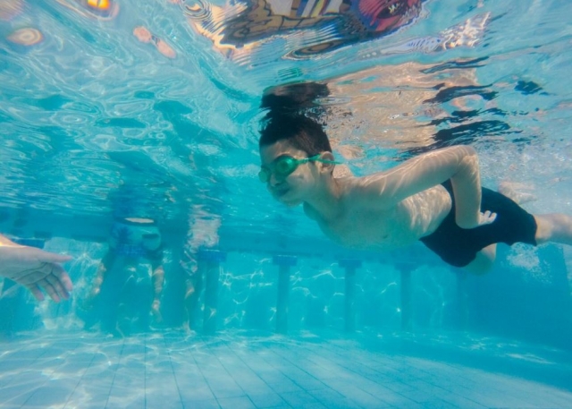 Peque en natacion