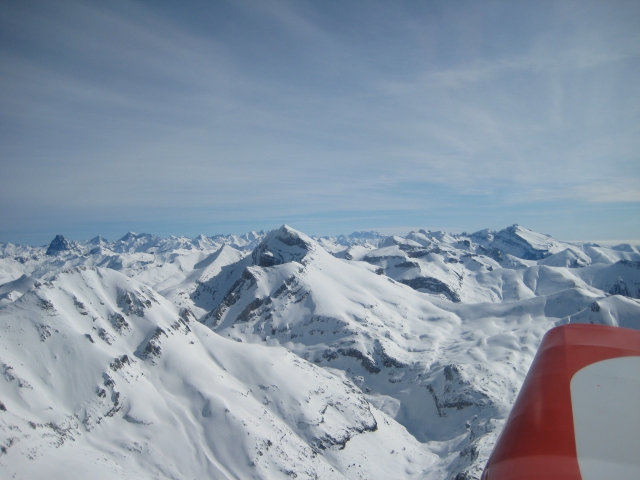 Pirineo nevado en avion