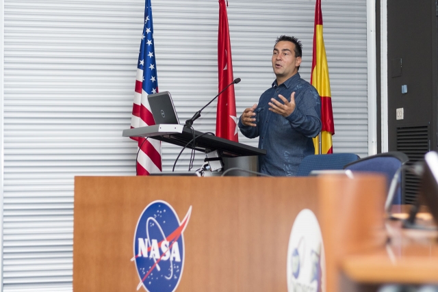 El astronomo Oscar Martin