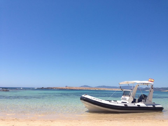 Barco en playa de Formentera