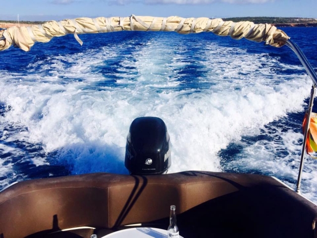 Motor del barco en Baleares