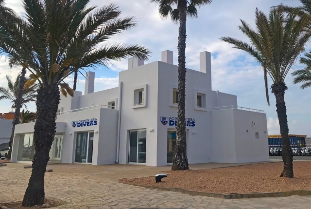 Instalaciones centro de buceo en Formentera