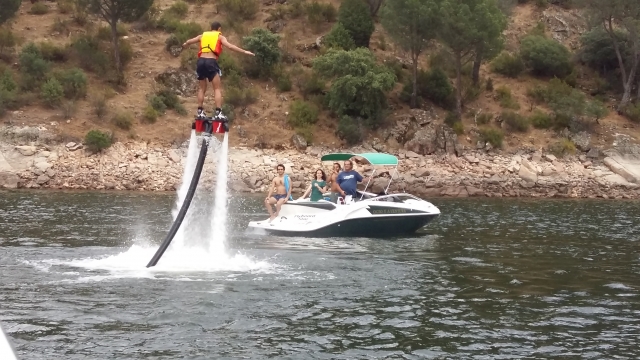 Abriendo los brazos para buscar el equilibrio