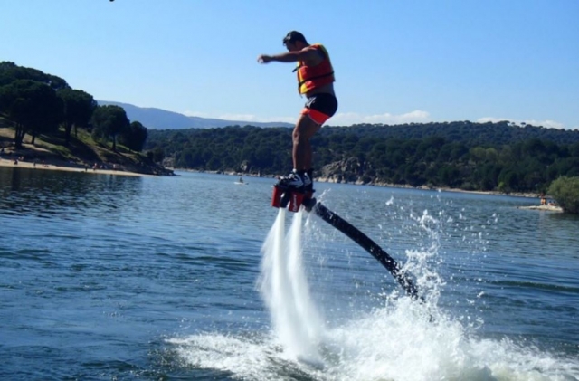 Probando el flyboard en San Juan