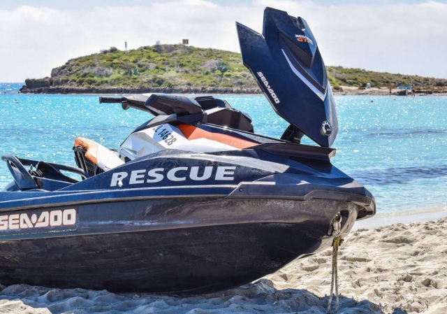  Moto d'acqua Seadoo sulla sabbia della spiaggia 