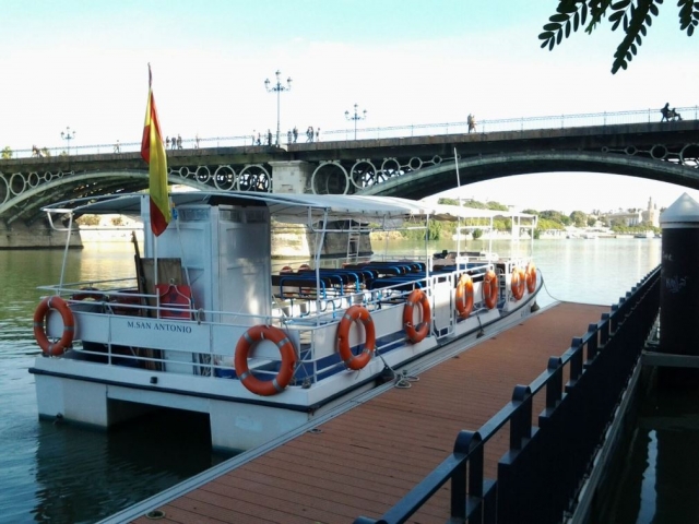  Catamaran on the Triana Bridge 