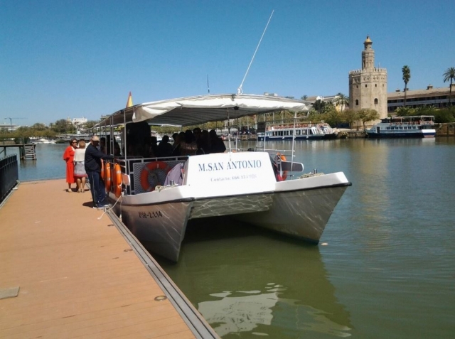  Getting on the boat on the Guadalquivir