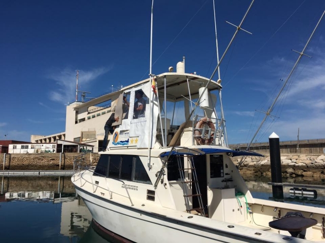 Revisando el barco para la excursion