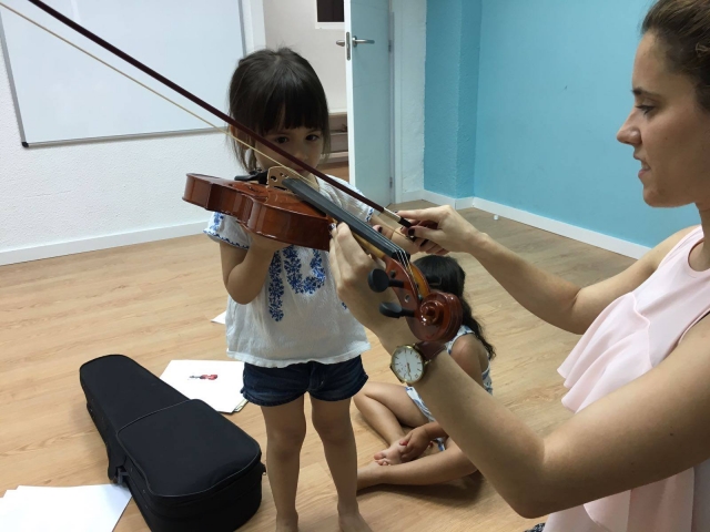  儿童小提琴课 