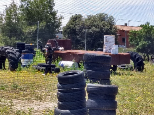 Partida de gotcha al aire libre