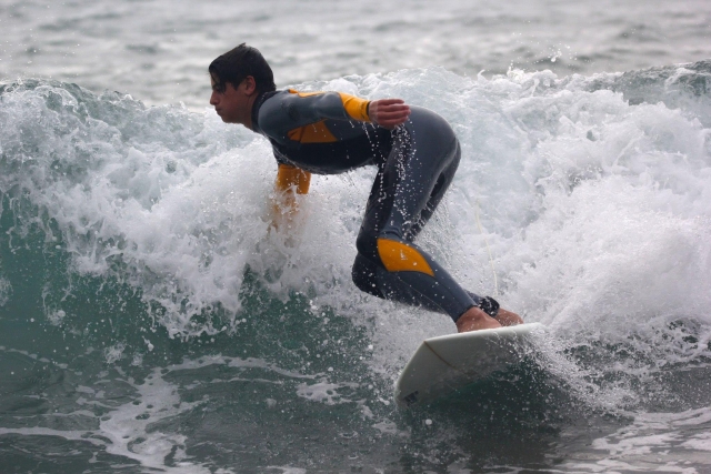  Holding on to the wave in the Cantabrian Sea 