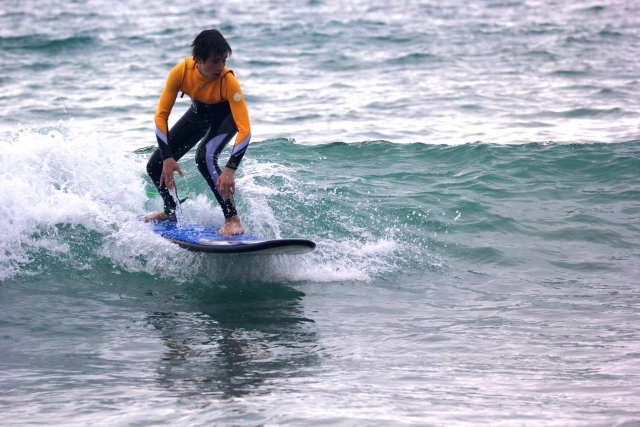  Surfer with orange neoprene 