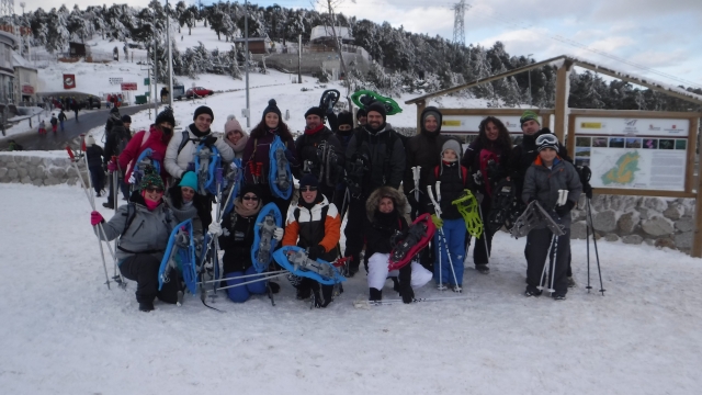 e-19748774-planeasports-excursion-grupal-con-ninos-raquetas-de-nieve15329395058177.jpeg
