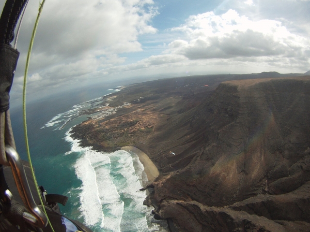 Pueblos en la costa de Lanzarote desde el aire