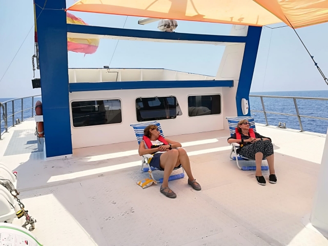 En hamacas en el barco