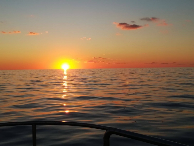 Atardecer desde el barco de pesca
