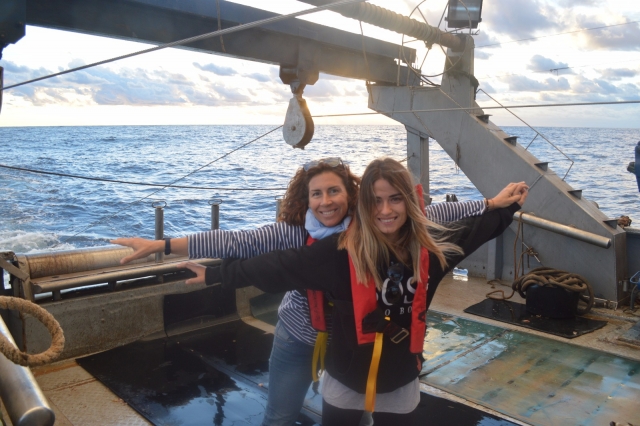 Abriendo los brazos a bordo