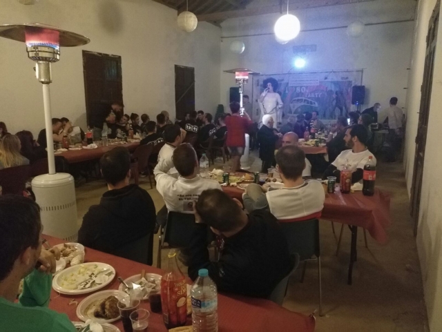  Dinner with a show 