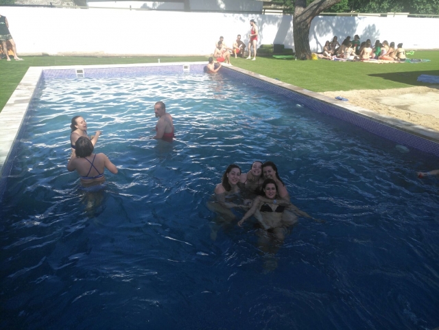  Group cooling off in the pool 