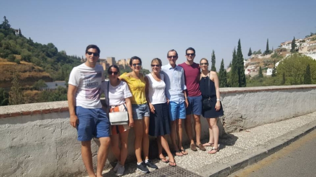Familia en visita guiada