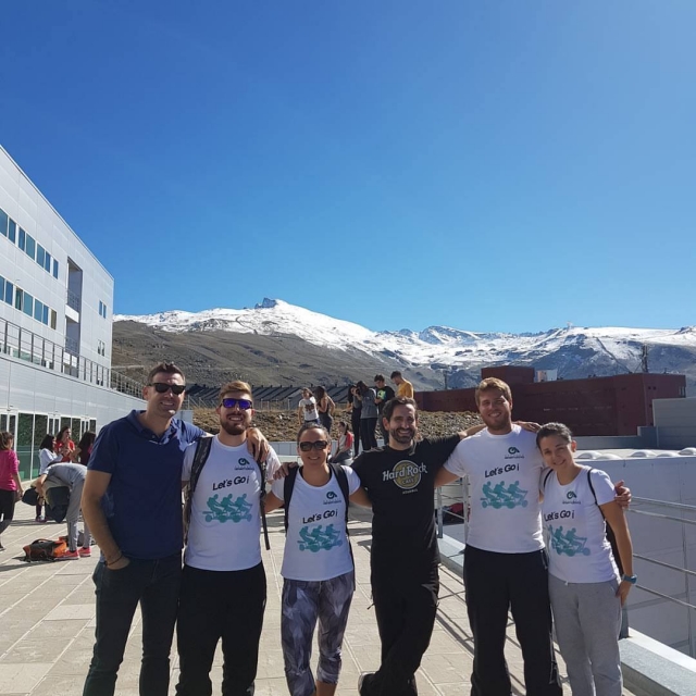 Con Sierra Nevada al fondo