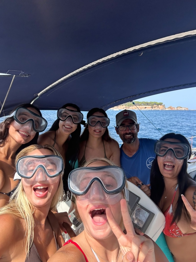 Opinión de Noa Raja sobre Paseo en velero exclusivo por playa de Aro, 4h
