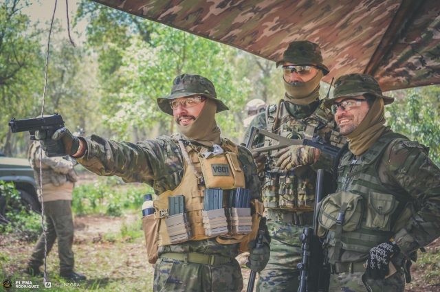 Apuntando a contrincante