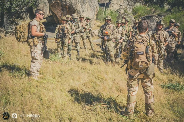 A punto de comenzar la partida de airsoft