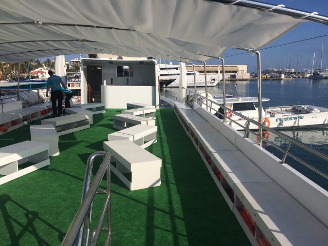 Cubierta superior del catamaran