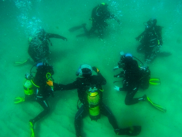 Reunion bajo el agua