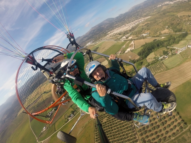 Sobrevolando Ronda en paramotor