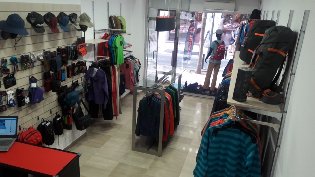  岛上的 Mammut 商店 
