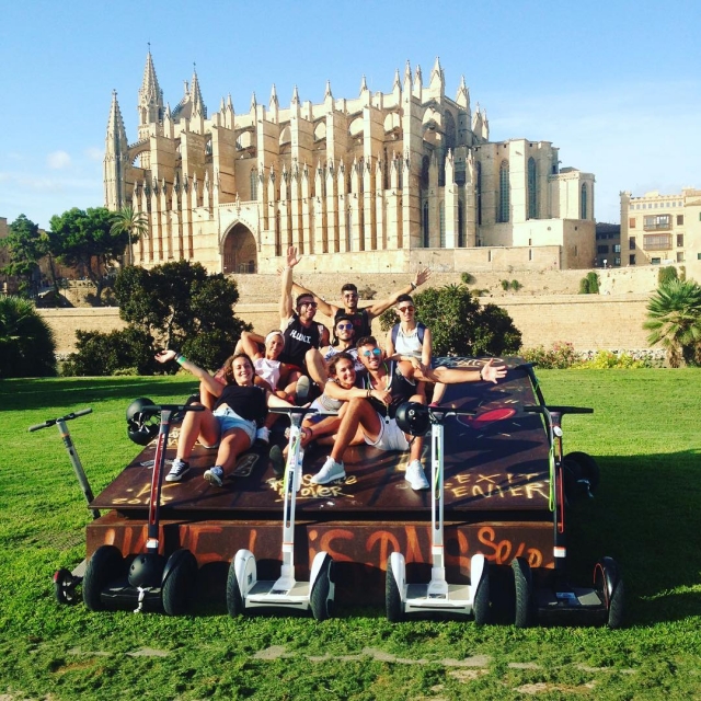  Mit den Segways vor der Kathedrale 