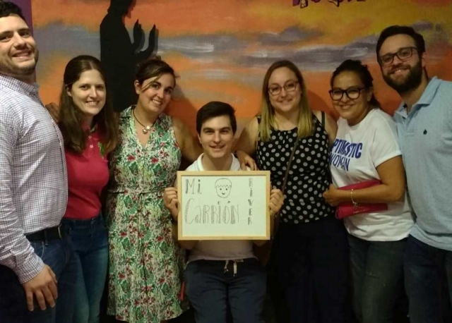 Amigos resolviendo el misterio