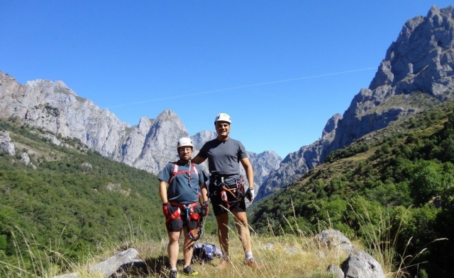 Amigos en vía ferrata Picos De Europa