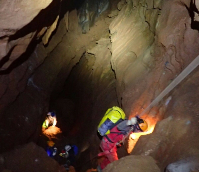 Excursion en cueva leonesa