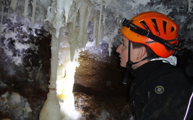 Explorando las cuevas de El Bierzo