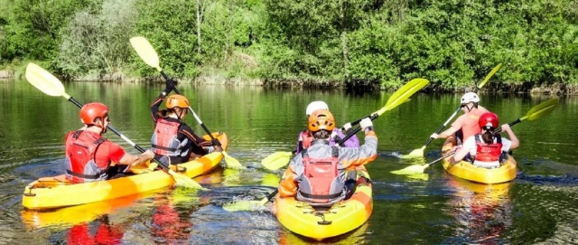 Rutas guiadas de kayak en grupo