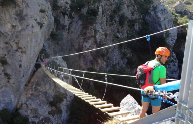 Via ferrata Leon Cantabria pasadizo de escaleras