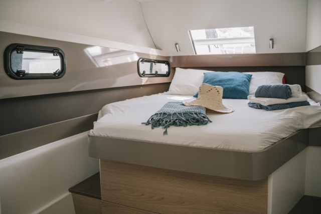 Double cabin 